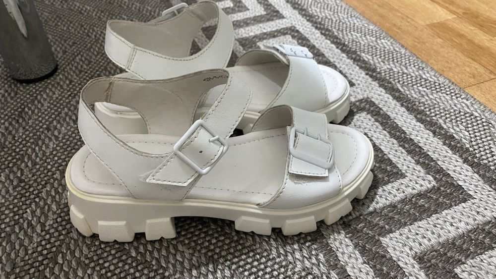 Летние босоножки