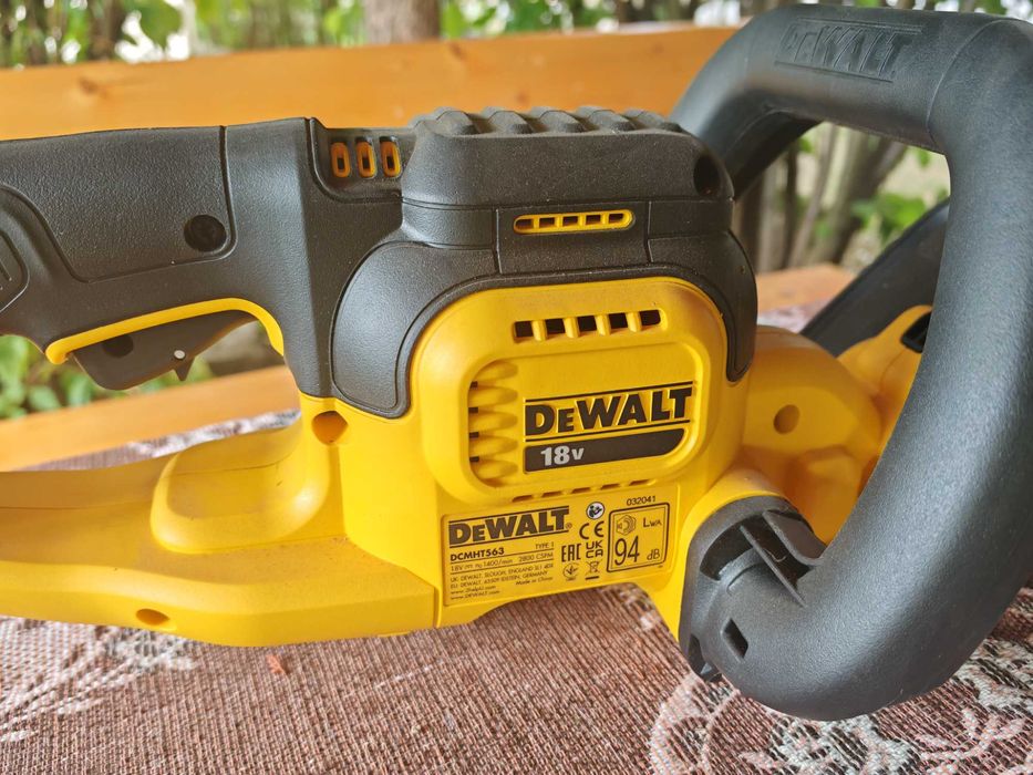 Trimer DeWalt DCMHT563P1-QW