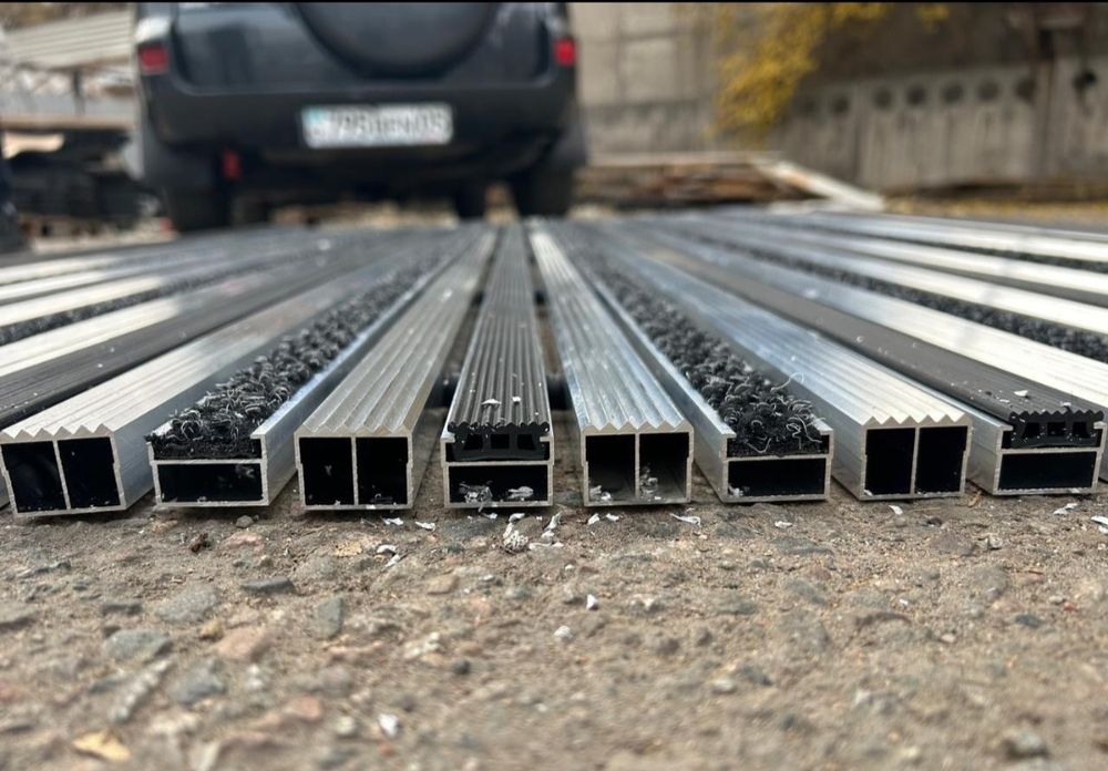 ЛОТКИ ДОЖДЕПРИЕМНИКИ Алюминиевая грязезащита 
Решетчатый настил