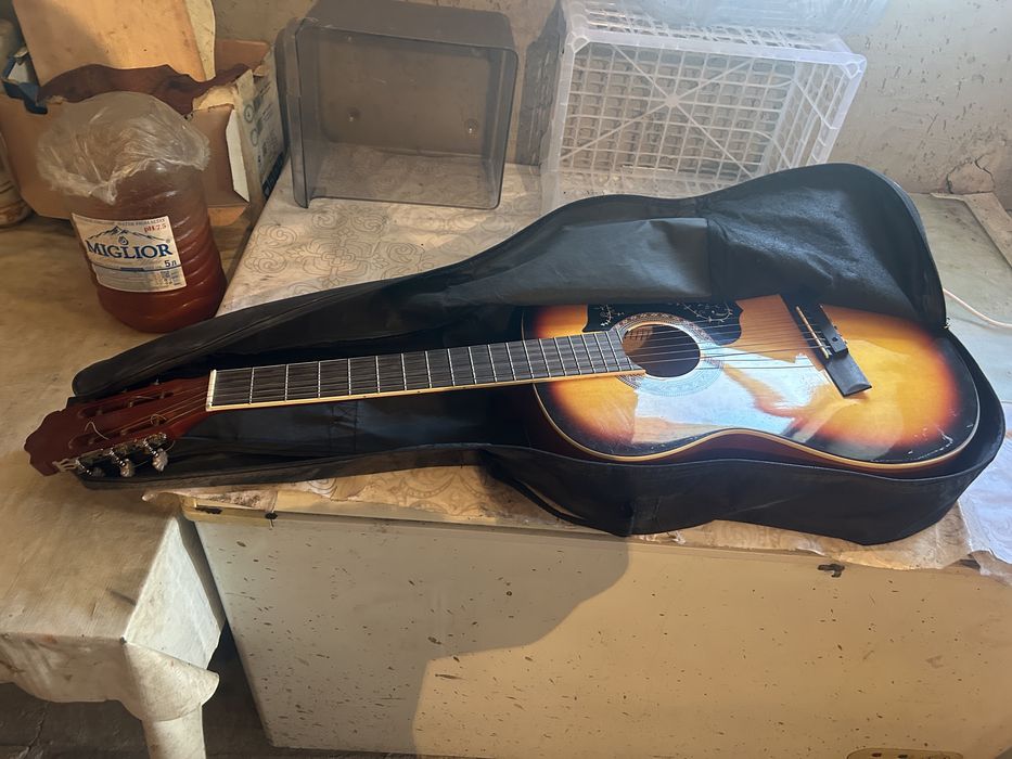 гитара продаю срочно