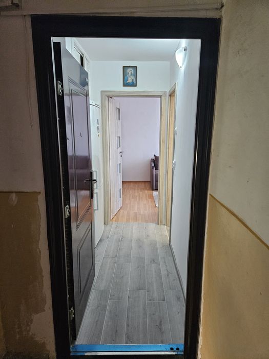 Proprietar, inchiriez Apartament cu 1 camera Semidecomandat Zona Modern! 30mp