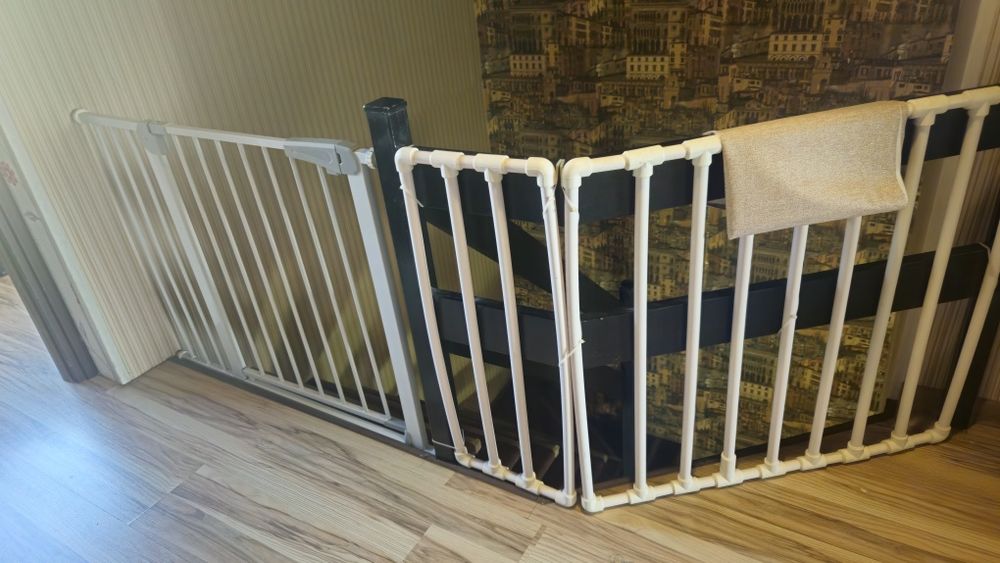 Барьер для ограничения детей на лестницу