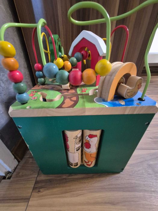 Дървена играчка / куб с дейности