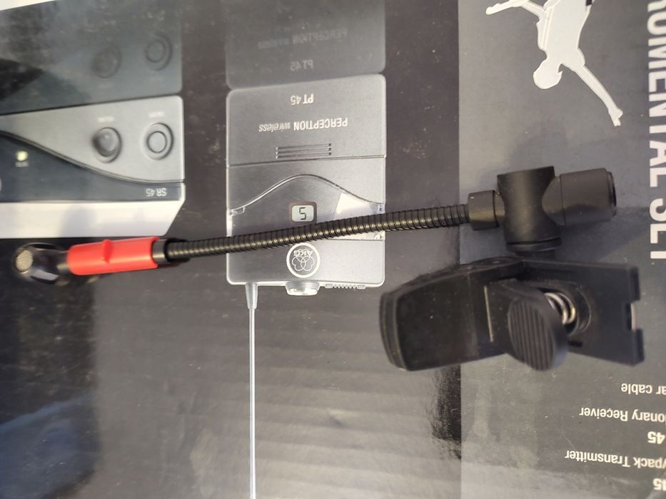 Microfon saxofon AKG C519ML de vânzare.