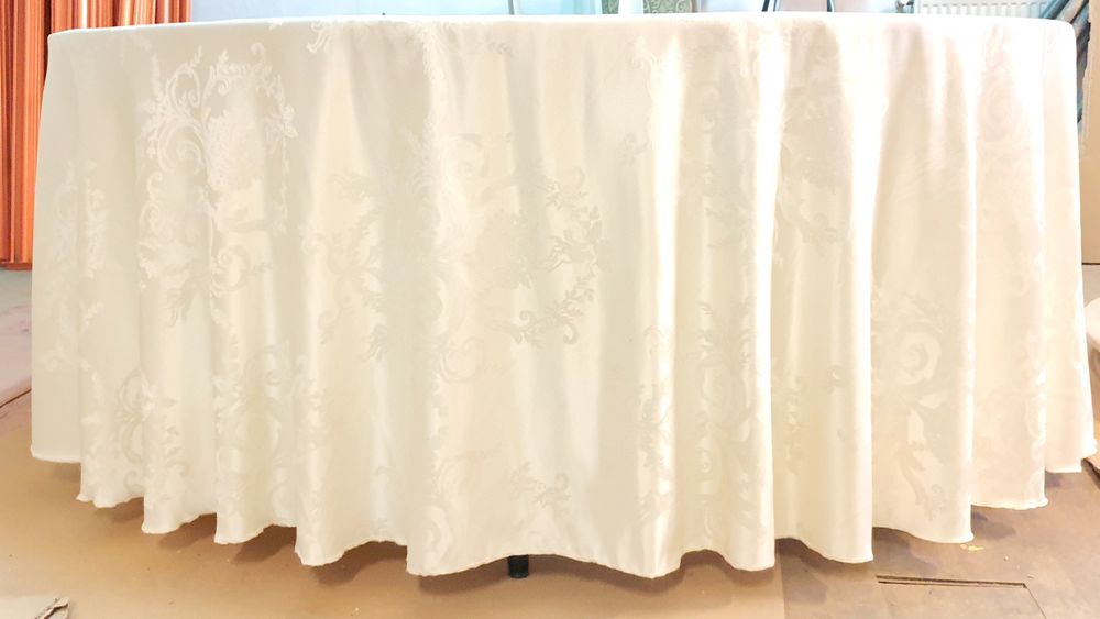 Față de masa rotunda