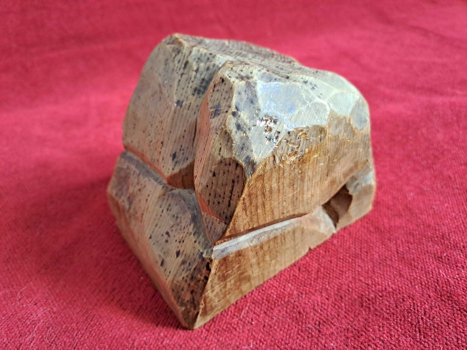 sculptura lemn semnata datata 1925