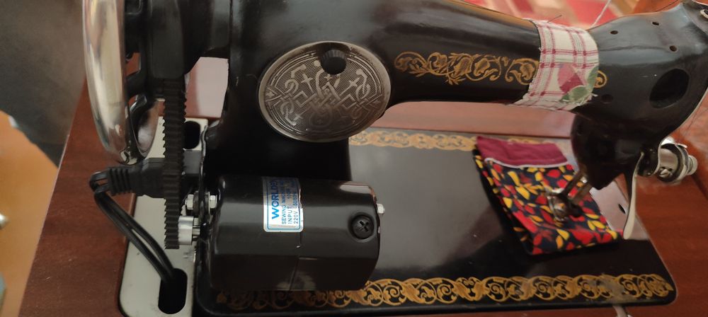 Продам швейную машинку