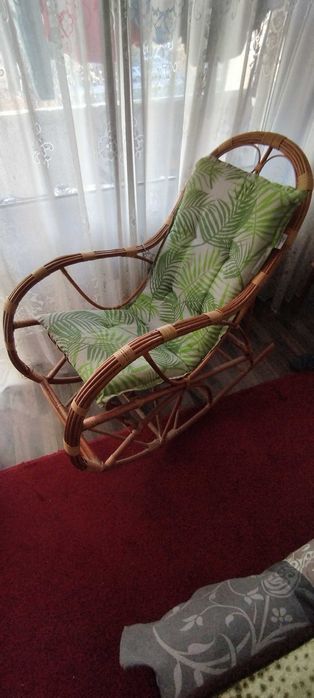 Люлеещ ратанов стол