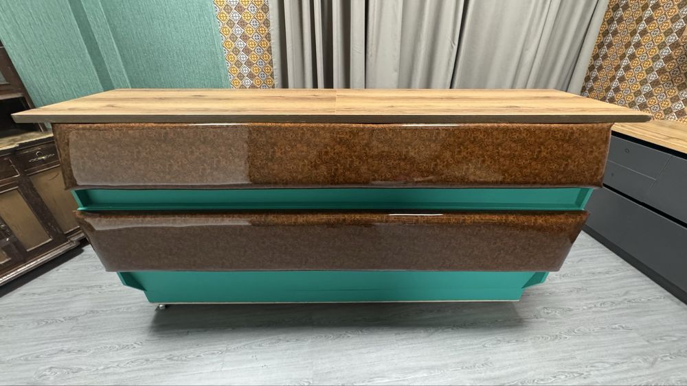 Барная стойка на колесиках