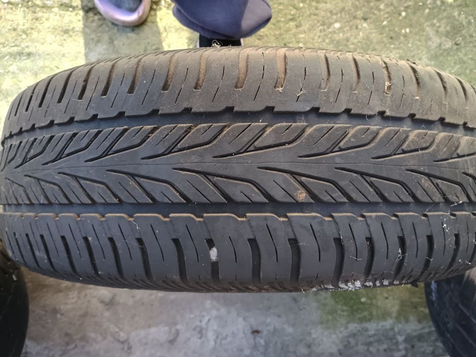 Vând cauciucuri de vara cu tot cu jante .