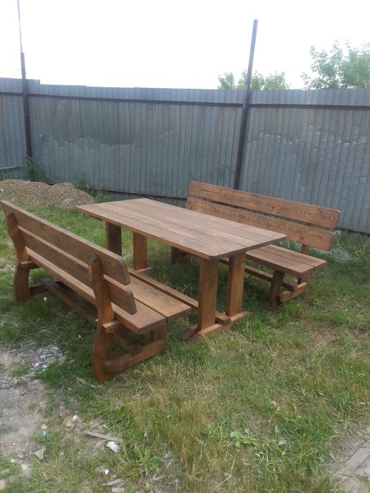 Деревянные скамейки стол