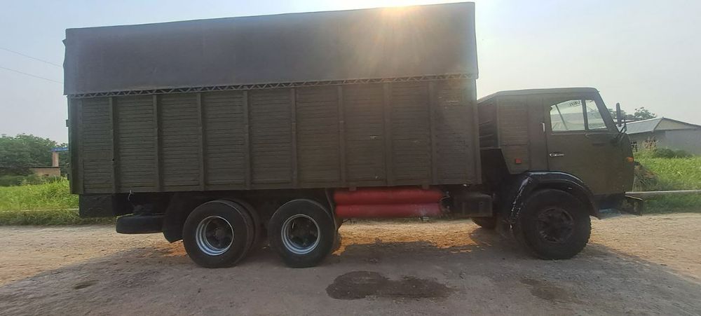 камаз 10 тонналик. 1984 йил. холати яхши холатда. Рама, кузов яхши