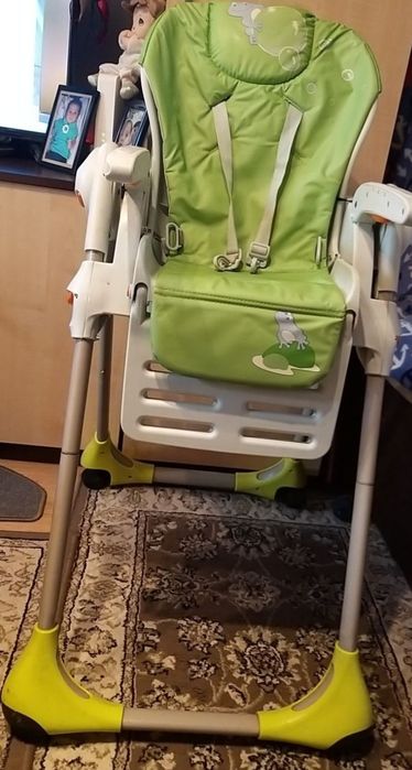 Vând măsuță pentru copii stare foarte bună,  ușoră, practică,