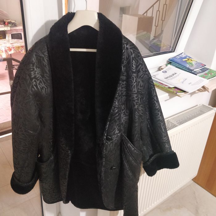 Vând haină de blană