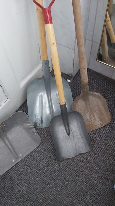 Lopata zapada noua sau folosita pret mic