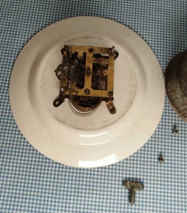 Ceas vechi de colecție, cu reclama, Ziarul Minerva, perioada Regalista