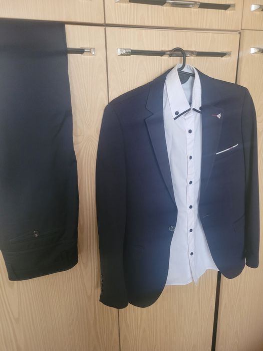 Костюм за тържествени случай