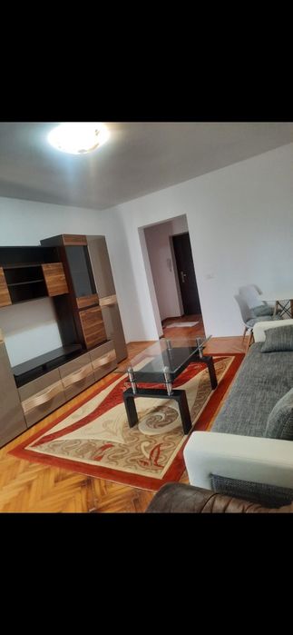 Închiriez apartament cu 2 camere