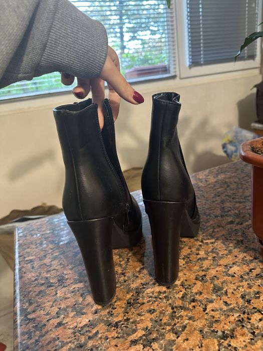 Боти с висок ток