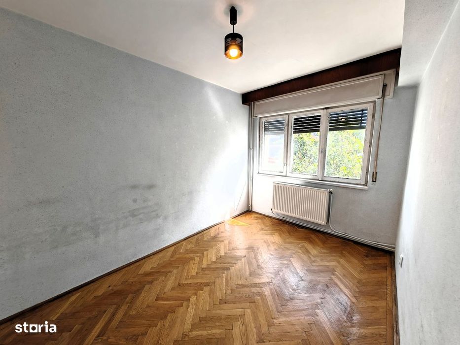 3 cam. deco., central, et. I – lângă Catedrala Inaltarea Domnului