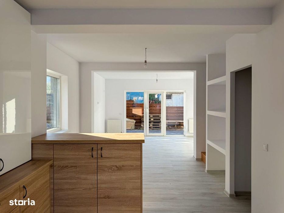 90 mp, 3 camere, grădină, loc de parcare, terasă. 1.277 Euro/mp