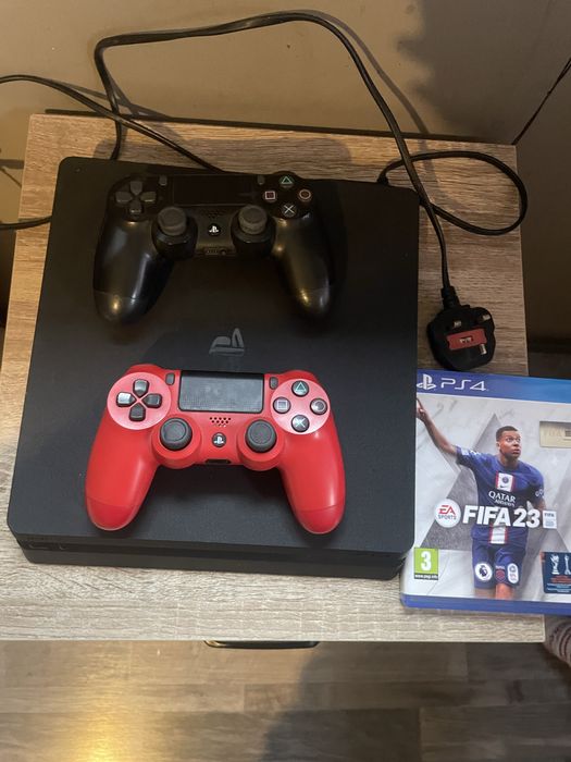 PS 4 slim  с два джойстика и диск