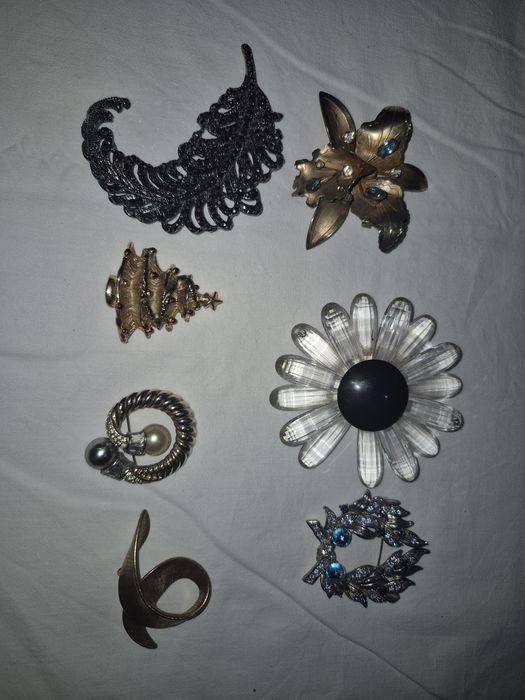 Colecție bijuterii și broșe vintage retro – piese rare