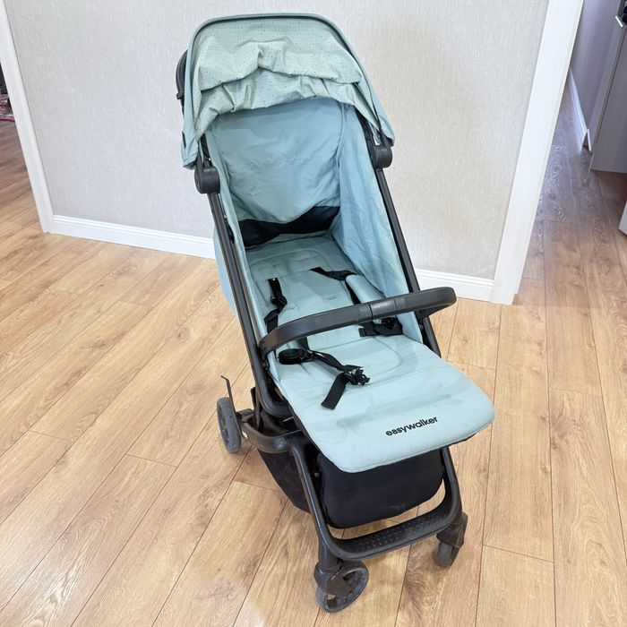 Продам прогулочную коляску