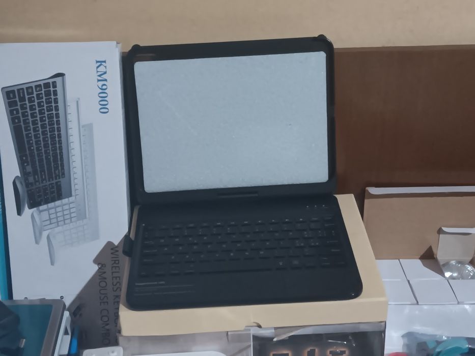 Калъф за таблет с клавиатура