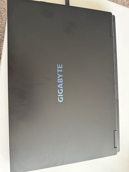 Геймърски лаптоп - Gigabyte A16 Gaming