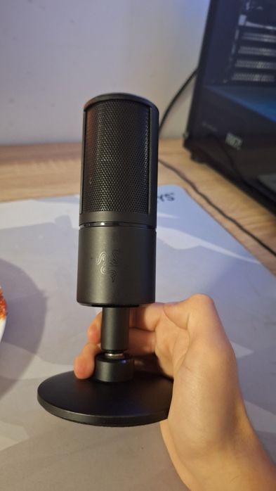 Microfon razer seiren x defect