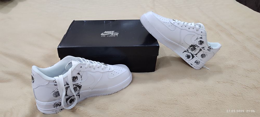 Кроссовки продам