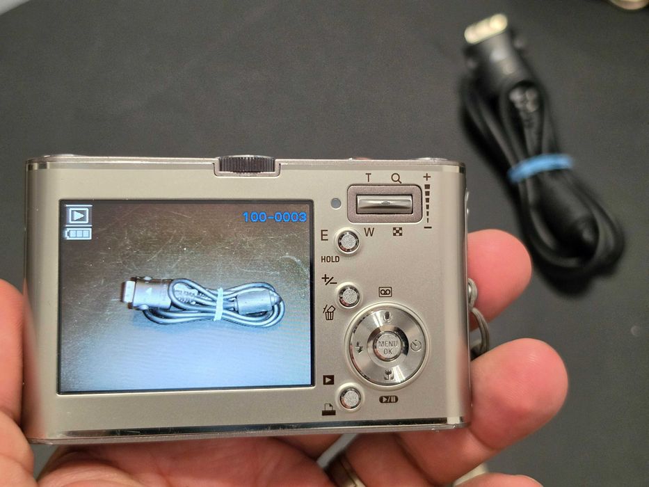 Aparat foto  digital cu MP3 player Samsung NV3 7.2MP 3x Zoom