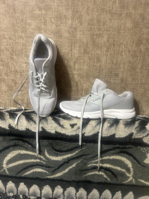 Продам кроссовки