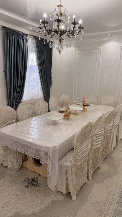 Стол стулья гостиной