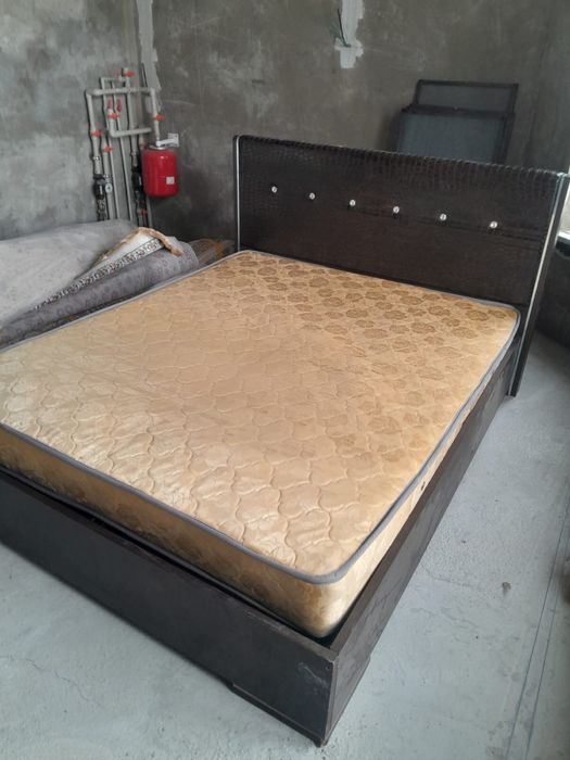 Двухспальная кровать