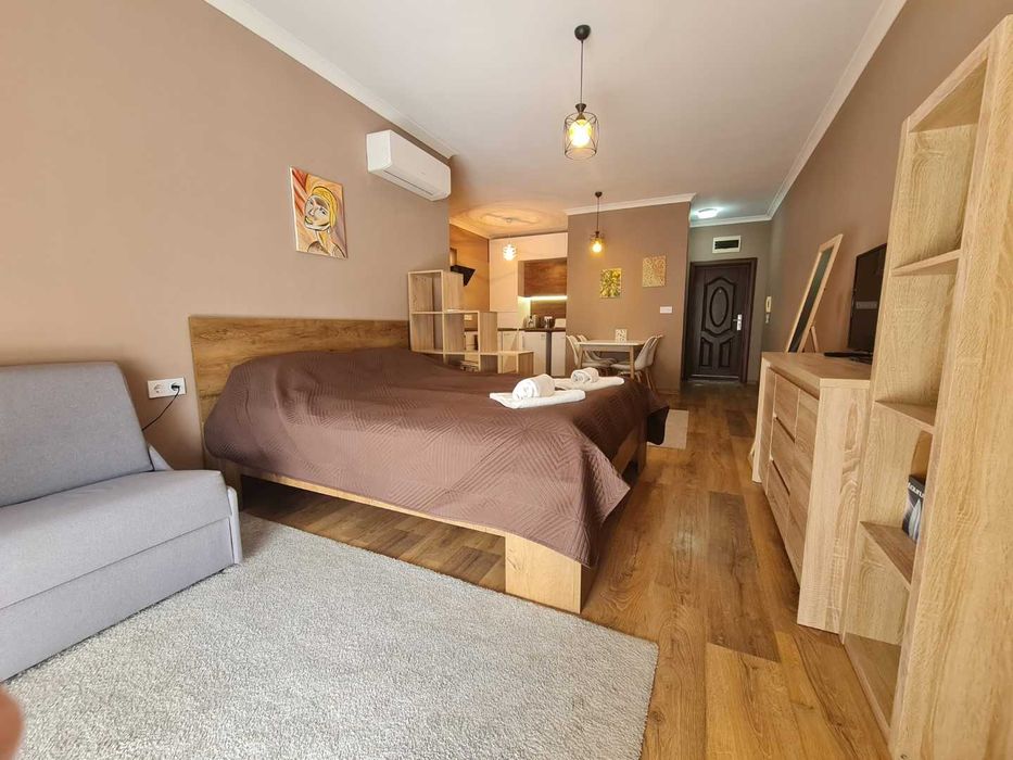 ”Мати” просторни студия до кк Св. Св. Константин и Елена