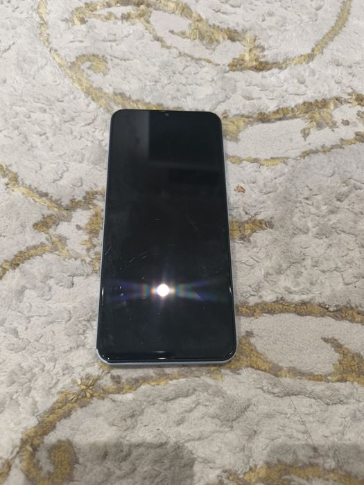 Samsung a13 256 pamyat yaxshi ishlaydi xamma narsasi otpechatokxam bor