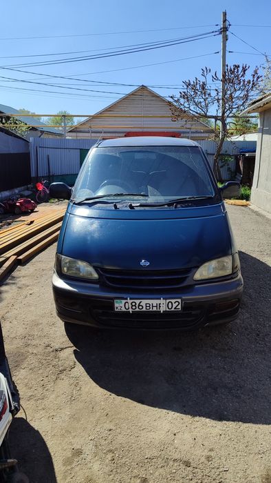 Минивэн Ниссан серена