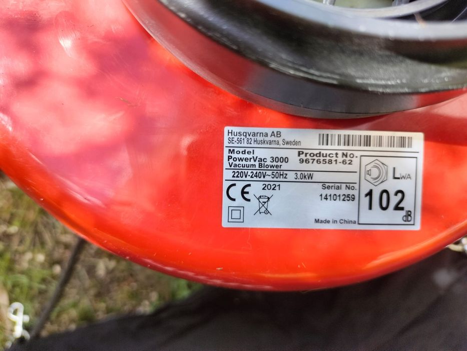 Suflantă și aspirator frunze