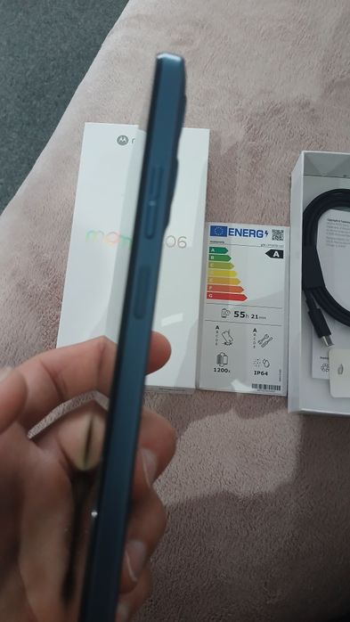 Vand 4 telefoane moto g06 noi