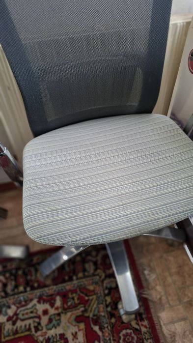 Ергономични офис столове "Knoll"-Life със регулираща лумбална опора.