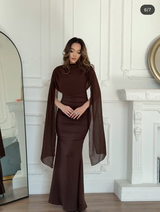 Коричневый вечерний кейп платье