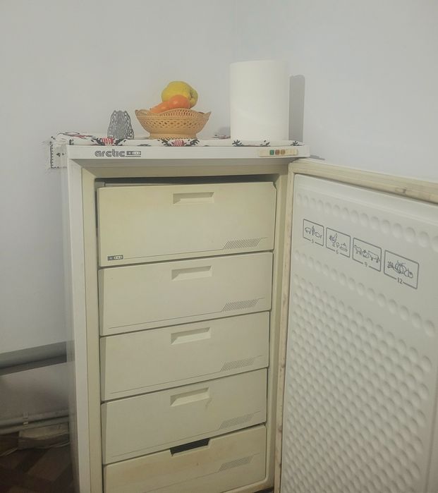 Vând lada frigorifica Artic