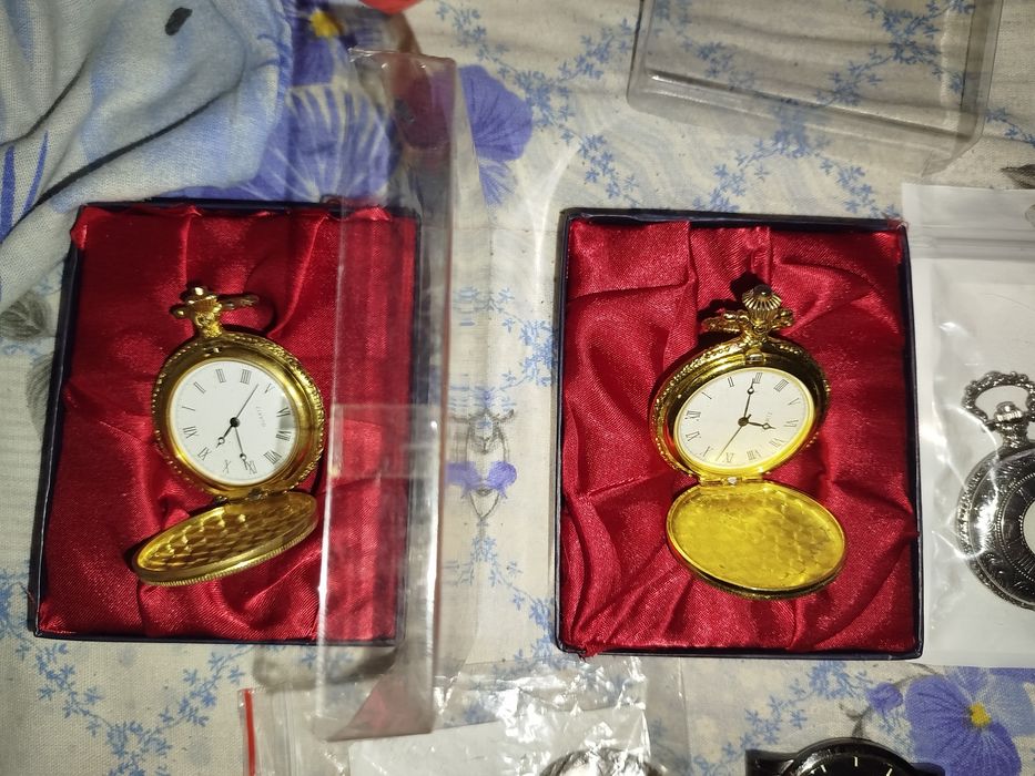 Vând ceasuri buzunar fac  schimb cu monede romanesti