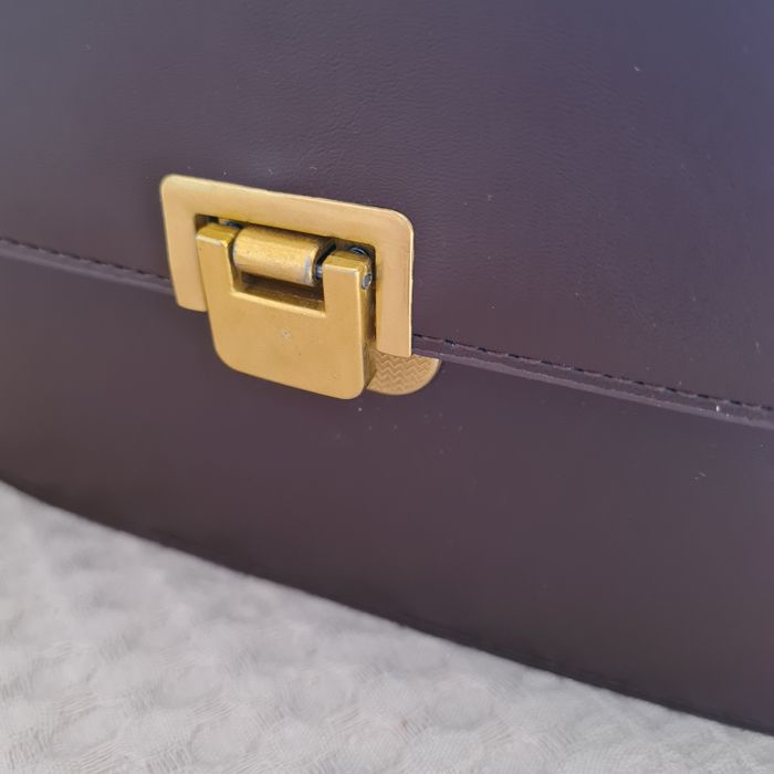 Коричннвая сумка кроссбоди