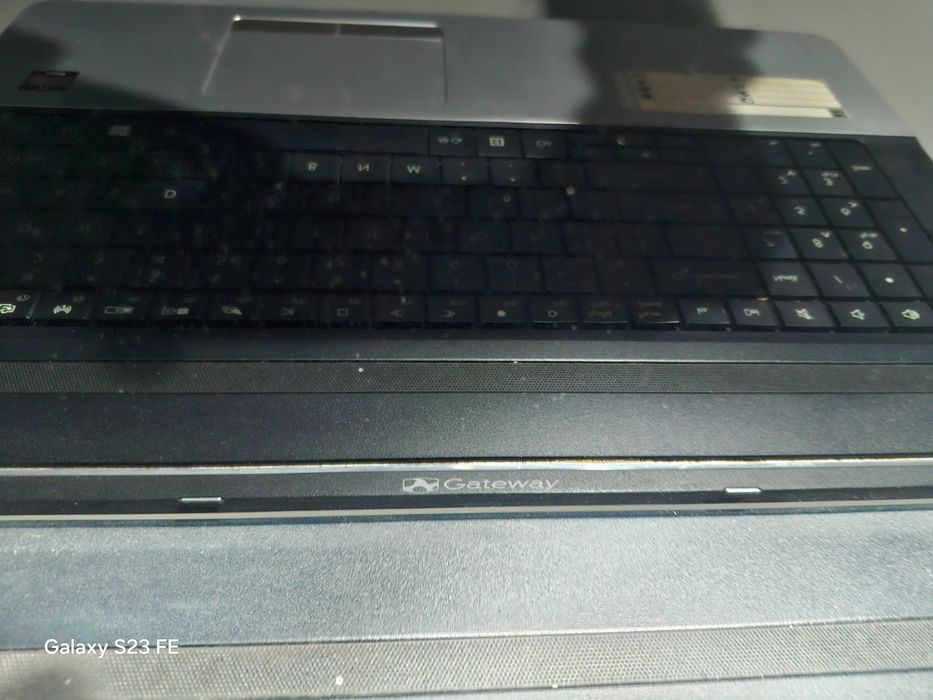 vând laptop Gatewaiy pentru piese