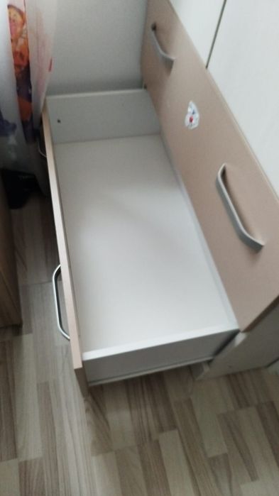 Dulap cu 2 uși și sertare