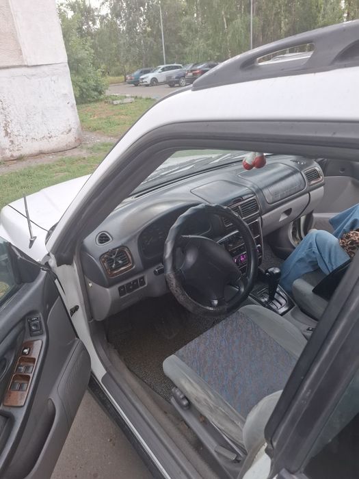 Машина Subaru forester 1997 года