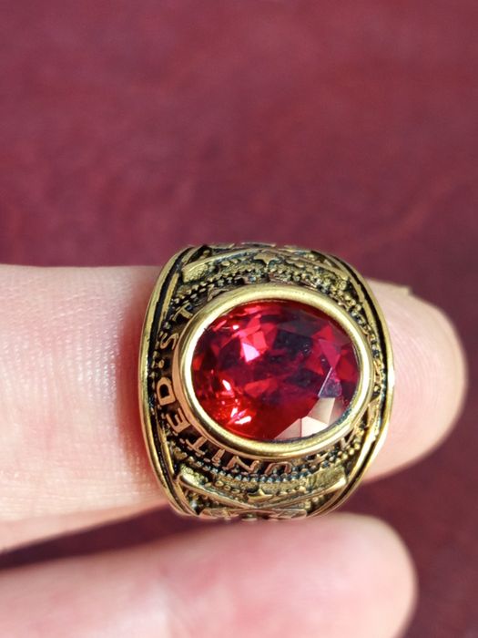 Мъжки пръстен в златист тон